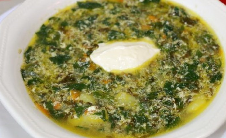 Zuppa di cavolo verde agli spinaci