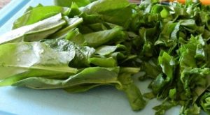 Zuppa di cavolo verde agli spinaci