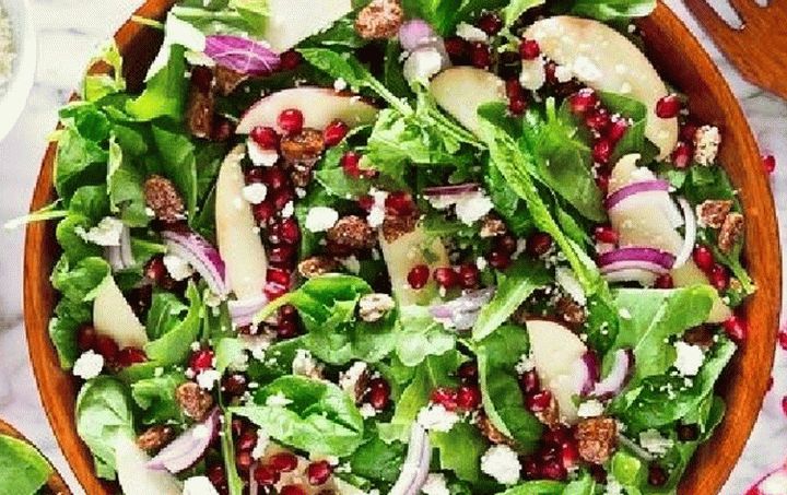 Insalata verde con melograno