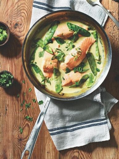 Foto Curry verde nel latte di cocco con pesce