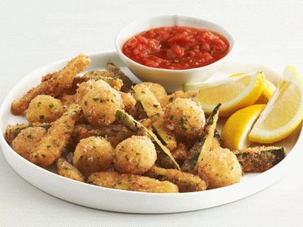Foto di zucchine fritte e mozzarella Boccini con salsa marinara