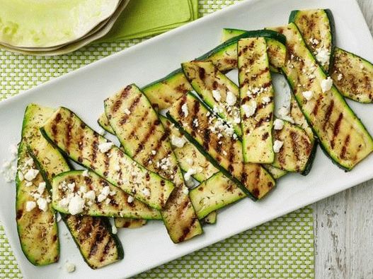 Foto di zucchine fritte con sale piccante e feta