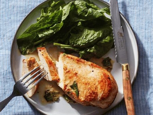 Foto di petto di pollo fritto in salsa di erbe e zenzero