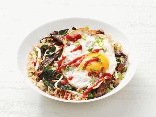 Riso fritto con uovo e bistecca