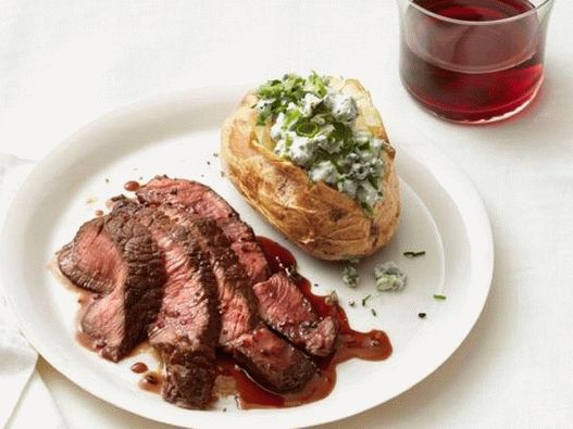 Foto del piatto - Bistecca e patate ripiene di formaggio blu