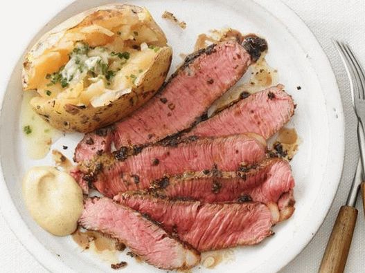 Foto del piatto - Controfiletto di bistecca sotto una crosta di erbe provenzali e un contorno di patate al forno