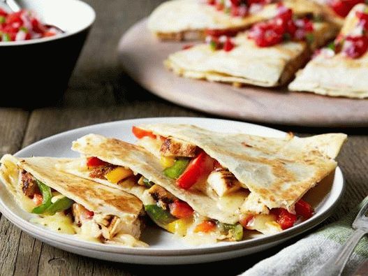 Foto del piatto - Quesadilla con pollo e salsa